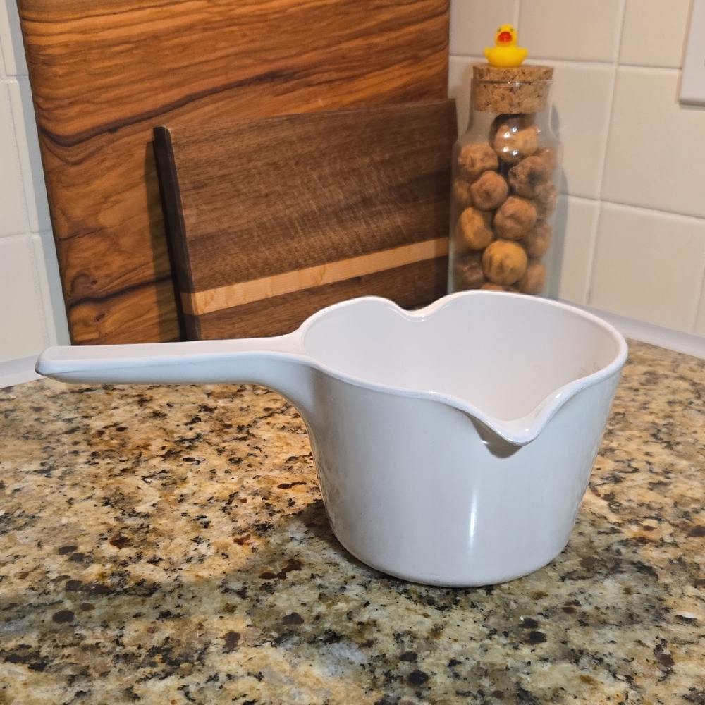 Corningware M-68-B 1QT Double Spout Sauce Pan Measuring Cup Marks
